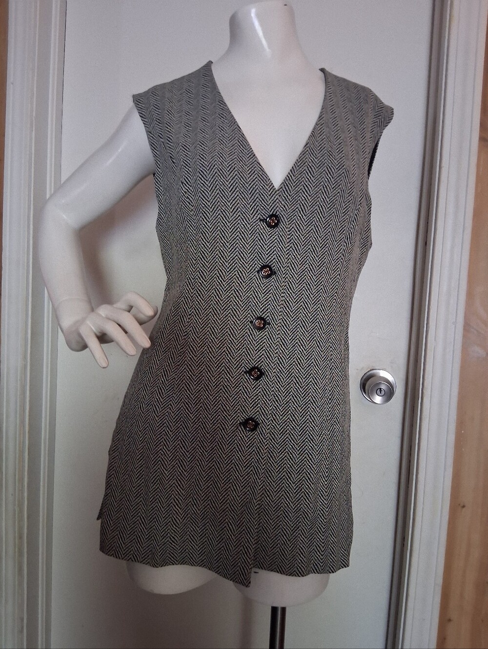 Valentino Miss V Black and White Herringbone V-Neck Button Vest Sz 4